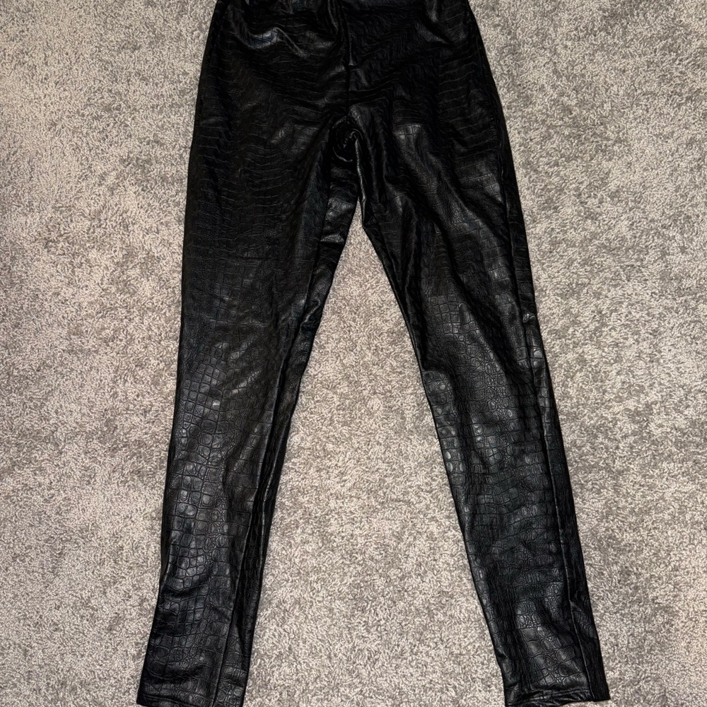 Black Crocodile Pattern Leggings